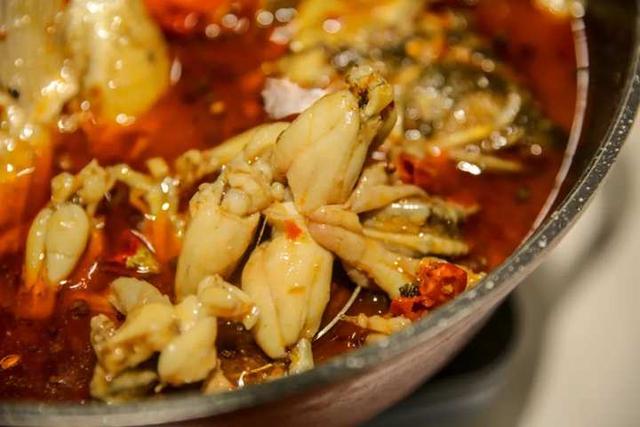 小龙虾|周末排到百来号！这里是网易阿里人的夜宵聚集地，很多人跟着老板，从大学吃到工作，只因……