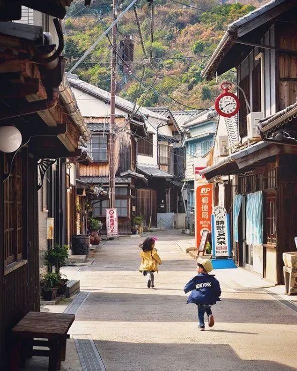 相亲相爱|暖心爸爸晒娃，却把孩子拍成宫崎骏动画，太治愈了