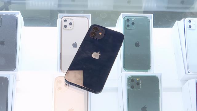 杭州姑娘买iPhone12，第二天就坏了？