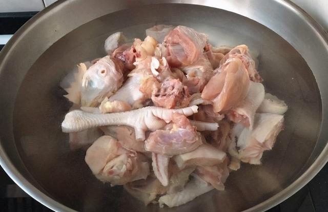 炖鸡汤，不要先焯水或者直接炖，教你正确做法，鸡汤鲜香，无腥味