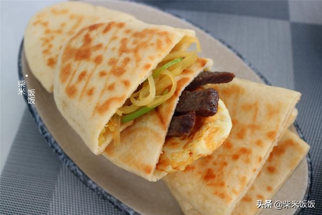发面饼还可以这样做，大空心，加上自己爱吃的菜，太美味了