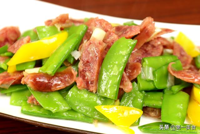 炒所有青菜多加这1步都能保持翠绿，色香味俱全的荷兰豆炒腊肠