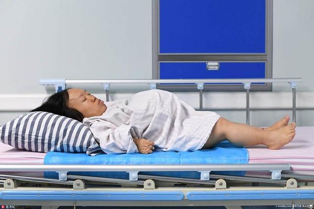 超级宝妈@“袖珍”女孩不顾医生反对，执意怀孕生子，结果如今现状令人唏嘘