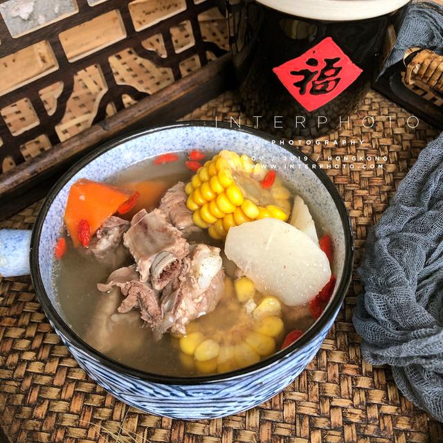 炖排骨煮猪肉时，牢记“3不放”，汤鲜美好喝，肉香味正还没腥味