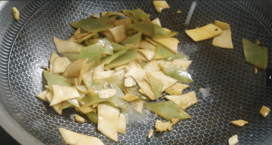 用杏鲍菇做一道清淡爽口的菜品，只需1样辅料，操作简单味道美