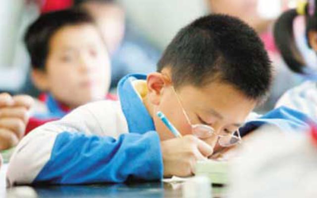 超级宝妈■孩子眼白部分有“黑点”,大多与3个原因有关,父母要小心