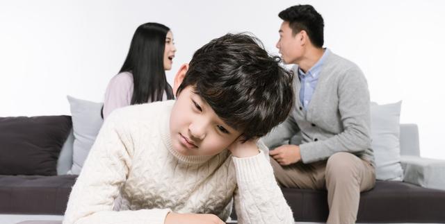 【超级宝妈】夫妻吵架鸡飞狗跳，孩子反应迟钝，妈妈求助老师，老师：别再吵了