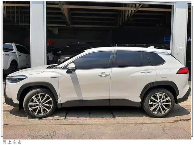 丰田全新“小号RAV4”实拍！搭1.8L+CVT，尺寸媲美本田CR-V