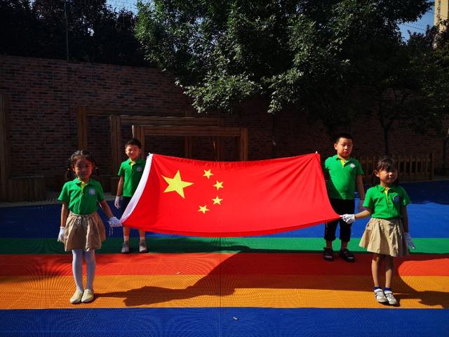 你的育儿经|面向国旗行注目礼!天桥区尚品清河幼儿园迎来新学期首次升旗仪式