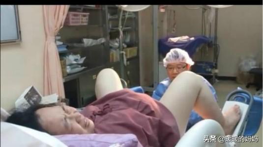 「超级宝妈」产妇生娃用力过猛，不小心解决“生理需求”，医生却大喜：拉得好