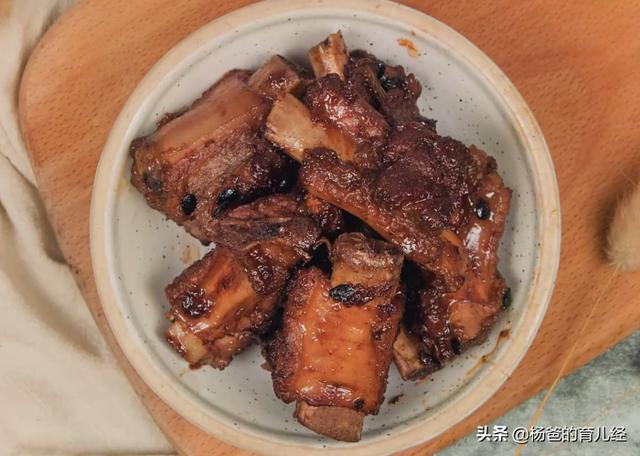 用百香果烹饪排骨真香，果味浓郁，肉嫩营养，孩子爱吃的肉食菜肴