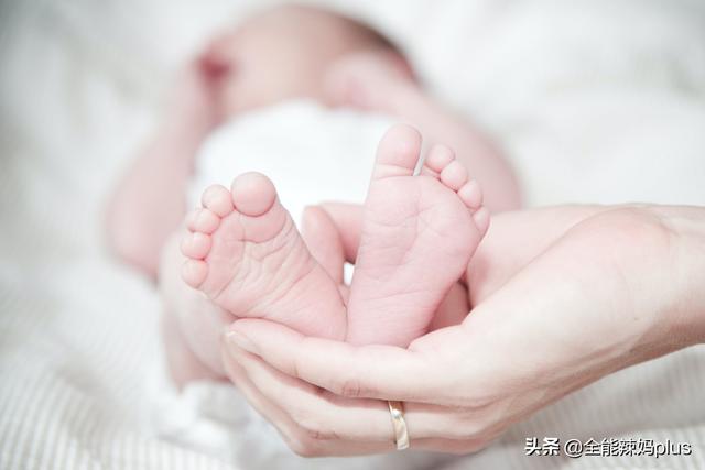 一个小心愿|“多喝水”羊水就不会偏低？不一定，这3种“信号”孕妈要警惕