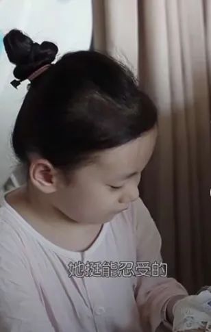 「文字上的青年」17个月宝宝闹脾气刷爆朋友圈，二胎妈妈警告：没事千万别生孩子！！！