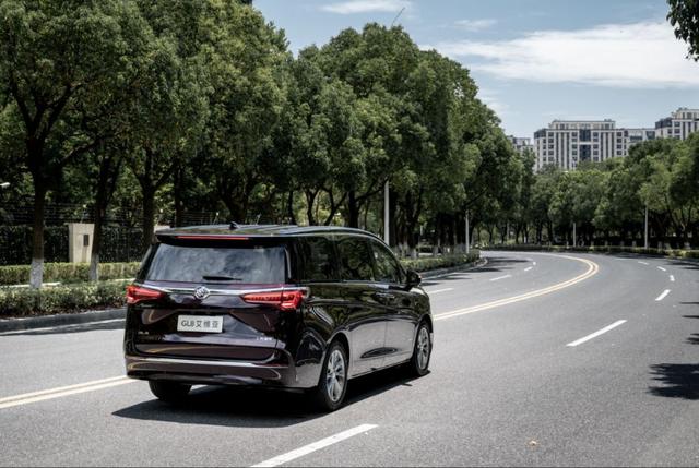 新车|封面测试｜上汽通用温馨提示：你预定的GL8艾维亚升头等舱了，请带好行李随时优先登机