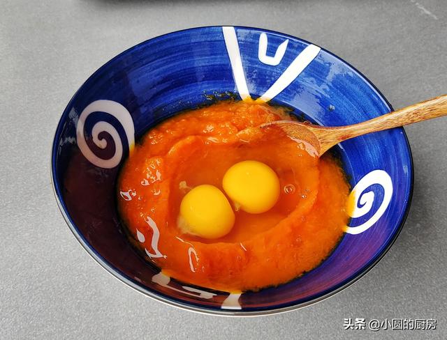 南瓜最好吃的做法，不做花卷不做饼，加两鸡蛋搅一搅，香嫩拉丝