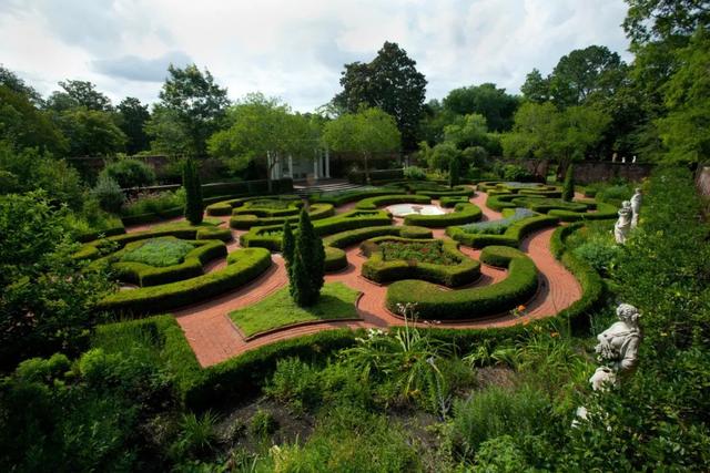 「旅行柚子君」浪漫花园:欣赏各地奇珍异草共同生长的繁荣景象