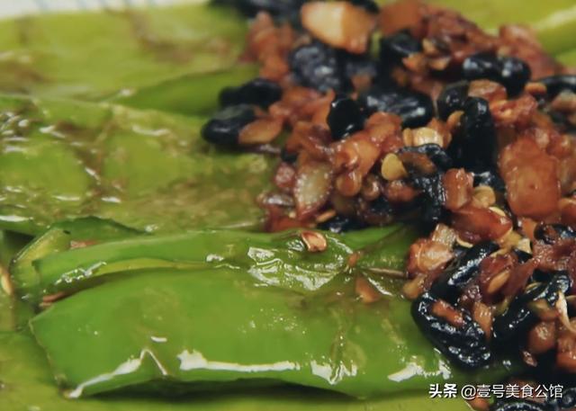 虎皮青椒这样做才好吃，加入豆豉简单炒制，鲜香入味，家人都爱吃