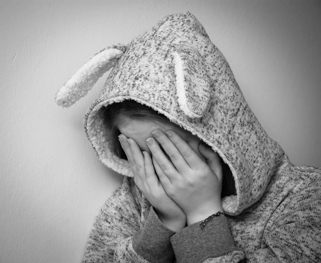 「暖先生格调」不要让孩子为自己的坏情绪买单：易怒的父母，是孩子一生的悲剧！