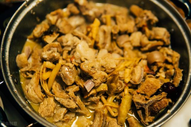 红焖羊肉，软嫩入味，口感超赞，营养暖身的家常菜，全家老少都爱