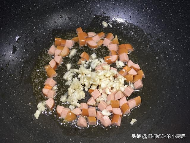 『超级宝妈』隔三差五给孩子做这道菜，补充维生素，营养更全面，简单吃胃口好