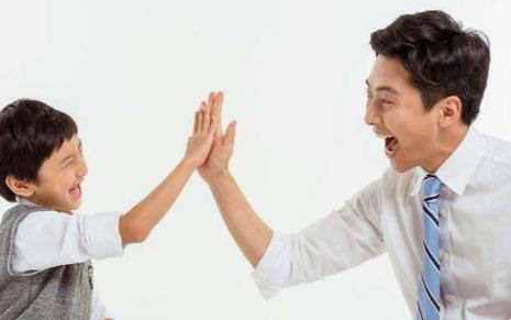 『超级宝妈』想要男孩未来阳光有担当?李玫瑾:12岁前父母要坚持这4个原则