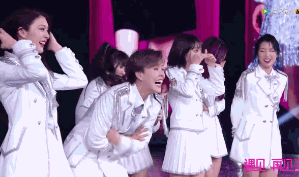 观察者网|火箭少女101解散，杨超越崩溃式告别乐坏网友