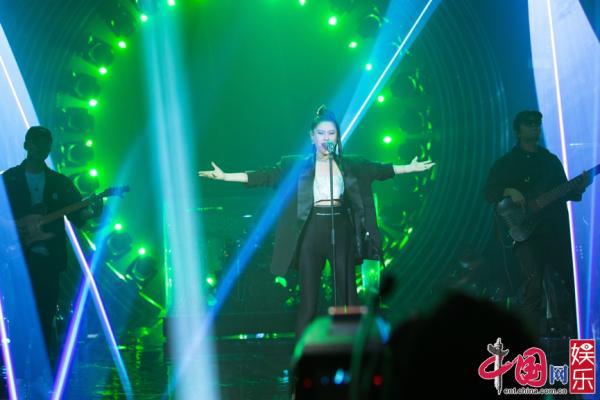 中国网▲《歌手·当打之年》突围赛打响，吉克隽逸胡夏首秀新作