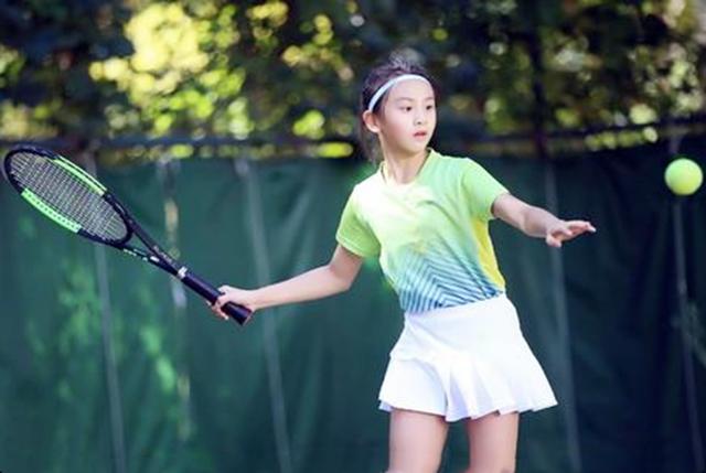 女孩生长规律和男孩有啥不同？初潮是分水岭，做好这些还能搏一搏