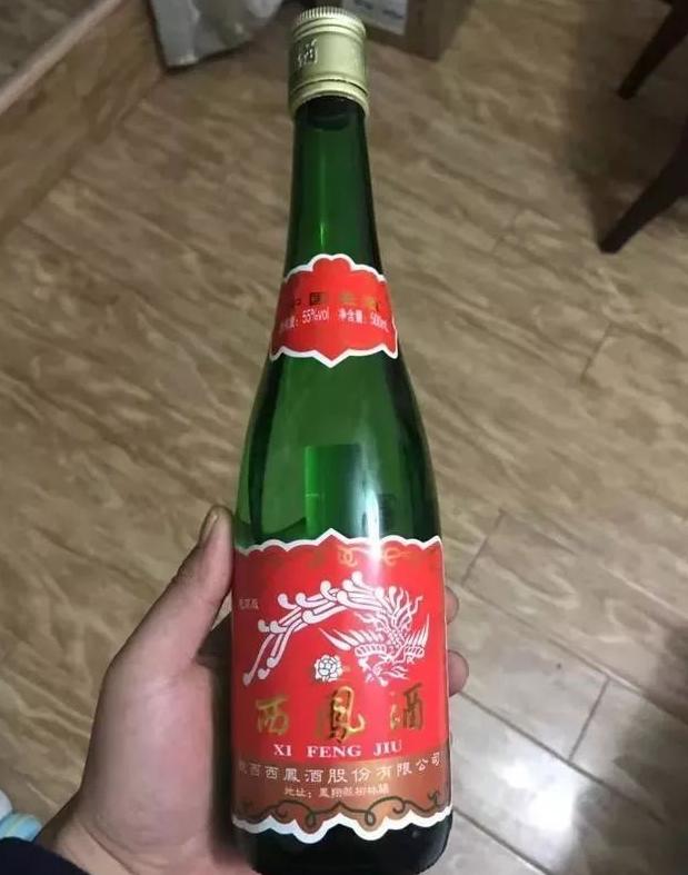 4种简装低价白酒，放在货架上落灰，原来都是纯粮酒，内行才会买