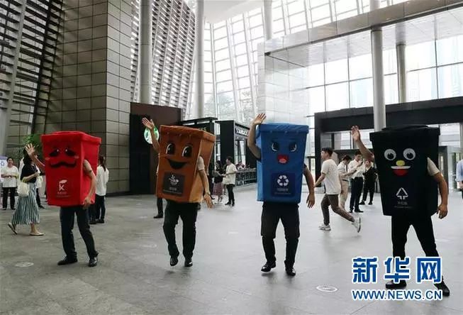 #暖先生格调#“你后悔帮女儿带娃吗？”姥姥的真实回答是......
