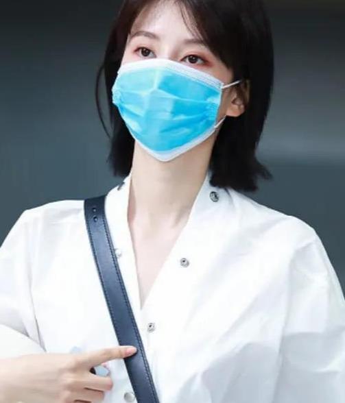 红梅千雪|还想说乔欣是“腿精”？看她离开精修的腿