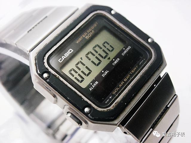 黑白电视风格的太阳能全金属方块——CASIO WS83