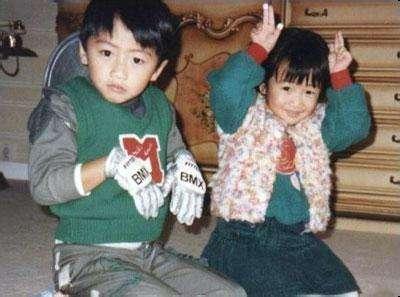 张柏芝首晒全家福，三胎儿子天生黄发，生父疑似外国人电影工厂