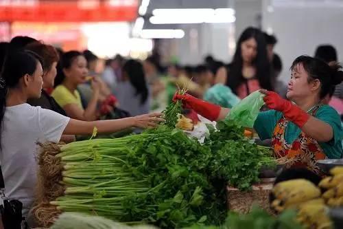 爱逛菜市场的人，是不会垮的