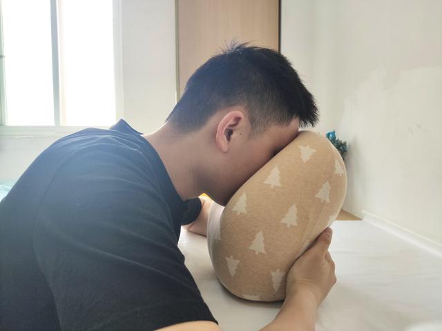 超级宝妈@儿童树洞午睡枕：保护孩子颈椎，有效避免驼背耸肩，告别手臂酸麻