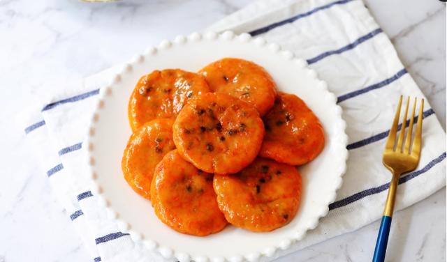 冬吃萝卜夏吃姜，早餐用它做成饼，好吃还营养