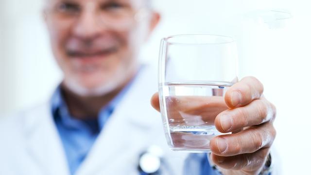 喝水竟成致命危机？调整饮食质地改善吞食问题