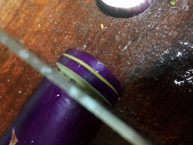 油炸的茄盒太腻了，还是蒸着原汁原味，好吃不上火