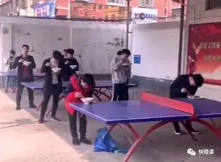 暖先生格调：比戴口罩开学更扎心的事情出现了！