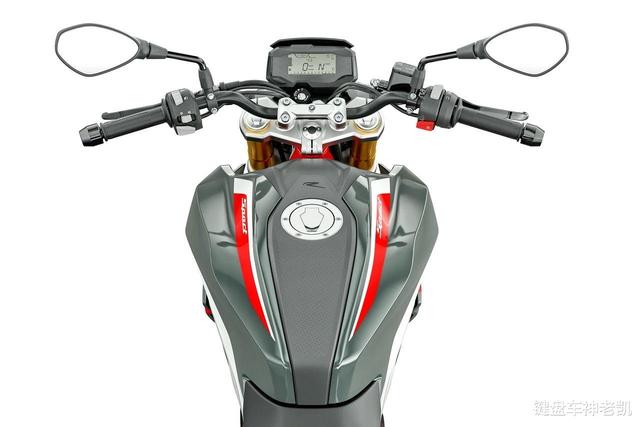 宝马发布2021款G310R，新增电子油门和滑动离合器