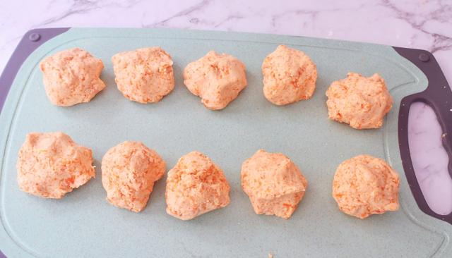 冬吃萝卜夏吃姜，早餐用它做成饼，好吃还营养