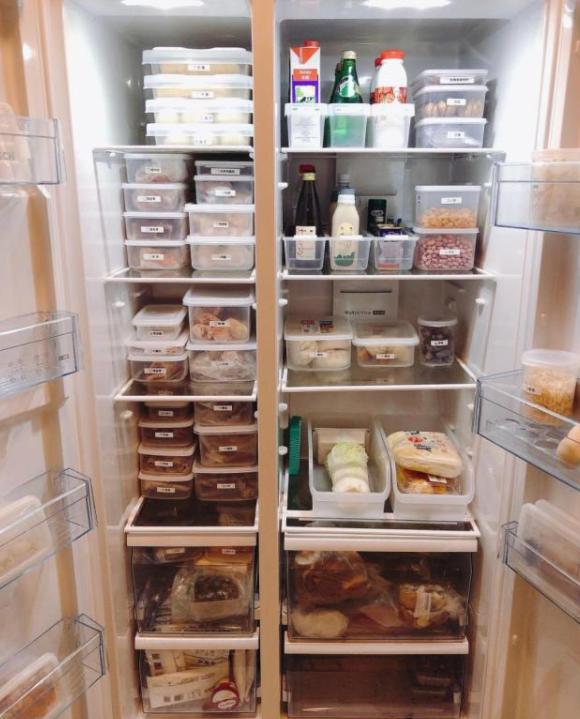 去邻居家借用厨房，打开门就被厨房布置给迷住，干净整洁又顺手