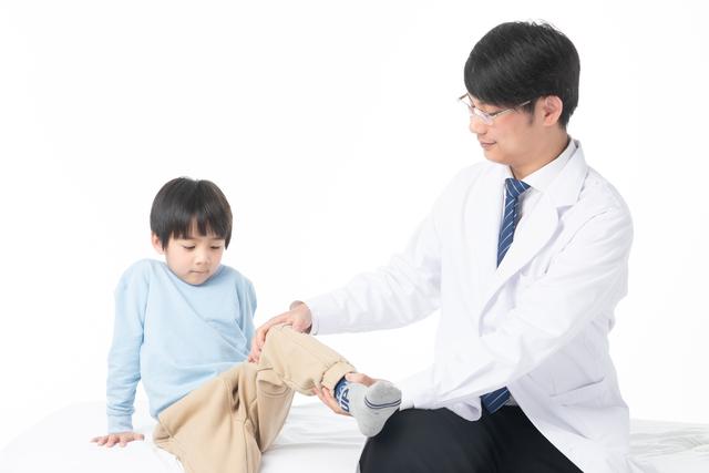 「你的育儿经」骨折、扁平足、O/X型腿…儿童骨病要重视，及早去看「小儿骨科」