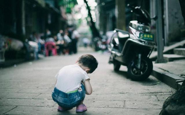 孩子敢跟父母发脾气该庆幸，隐忍的孩子很可怜，原因值得父母思考