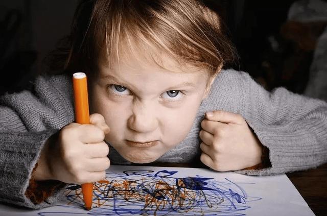 孩子不听话该打吗？家长晒出了孩子挨打前后的作业，差距天壤之别