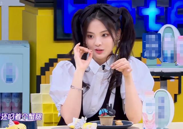 浮生|何炅叫杨超越“大哥”，听清杨超越说的话后，我似乎明白了啥