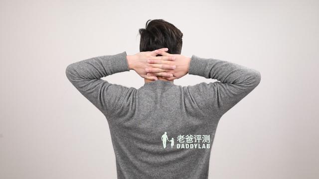 低头看手机，等于头顶30斤的西瓜，这哪里还吃得消