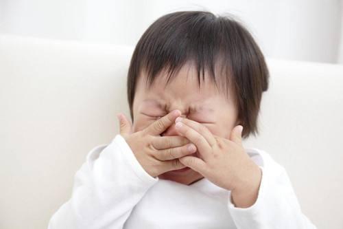 『你的育儿经』孩子哭闹不能及时抱起？不及时抱起带给孩子的伤害，父母需要了解
