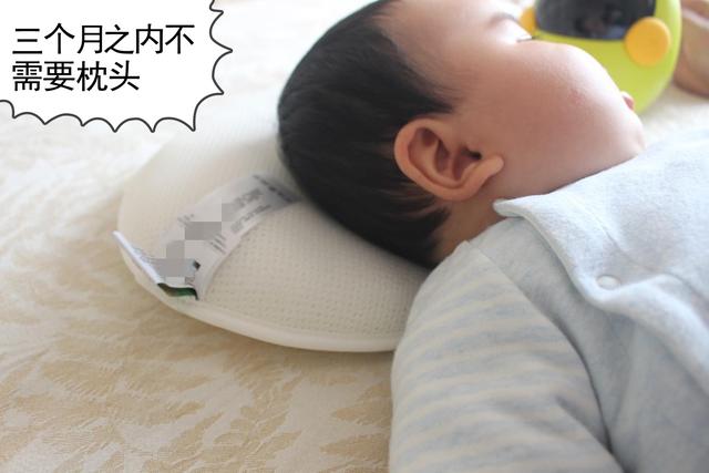 #超级宝妈#新生儿头型睡扁不要慌，改善扁头有三招，“正确睡姿”爸妈要知道