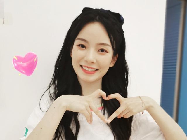 陈卓璇热搜压《青你2》整晚，仍无法改变节目糊的命运？鹅醒醒吧|影视交流地